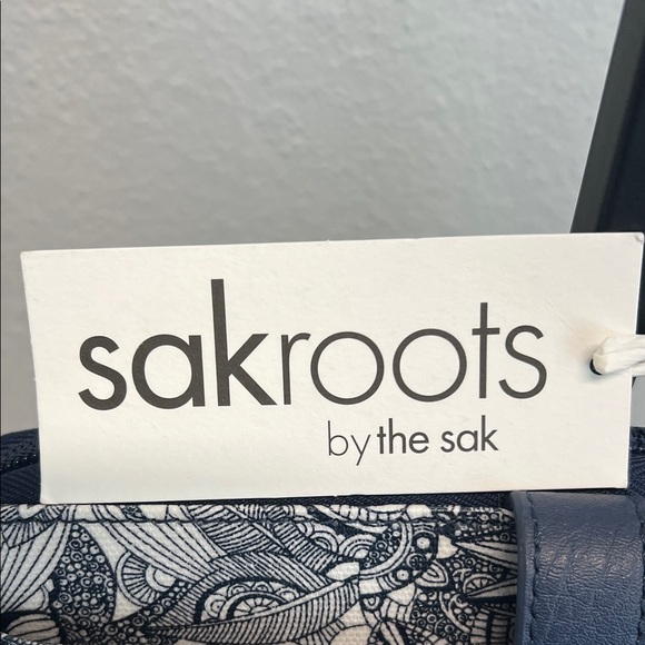 Sakroots | Navy Smart Phone Crossbody/Wallet/Wristlet - Picture 2 of 16